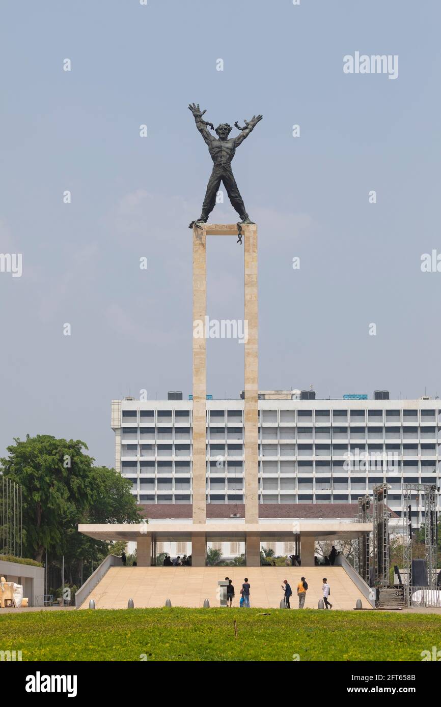 Jakarta, Indonesien - 20. Oktober 2019: West Irian Liberation Monument. Das modernistische Denkmal der Nachkriegszeit, das Zentrum von Lapangan Banteng, erinnert an die Unabhängigen Stockfoto