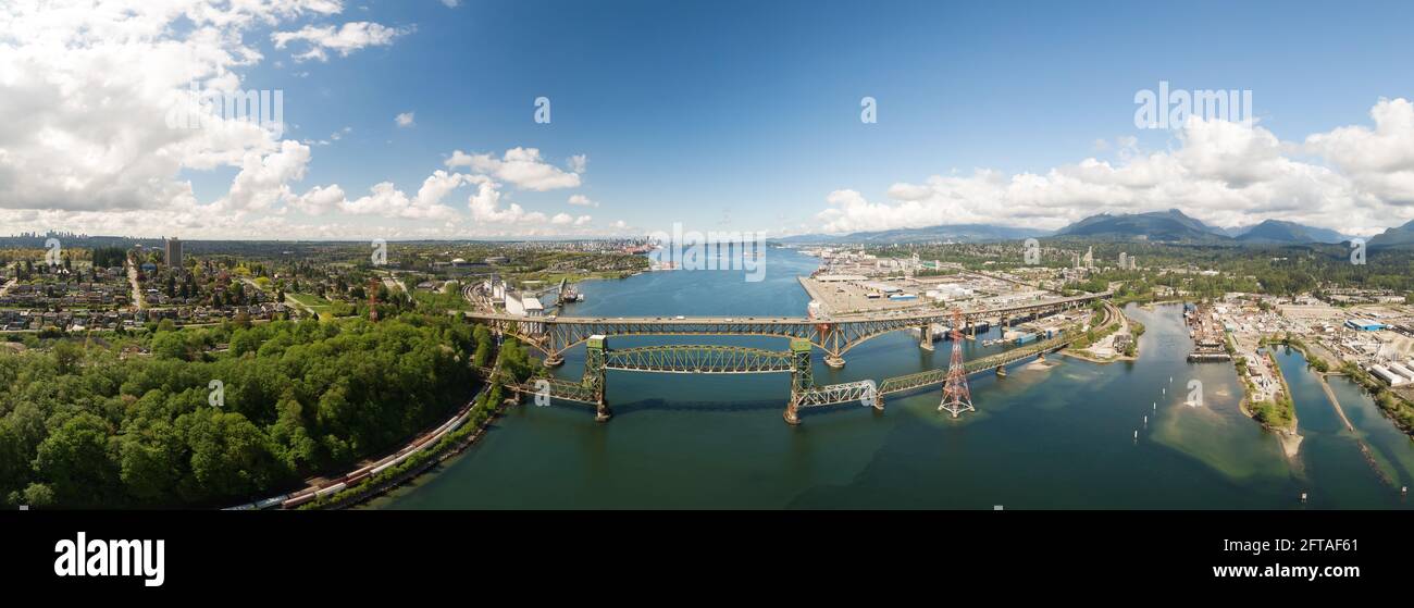 Industriegelände und Second Narrows Bridge Stockfoto