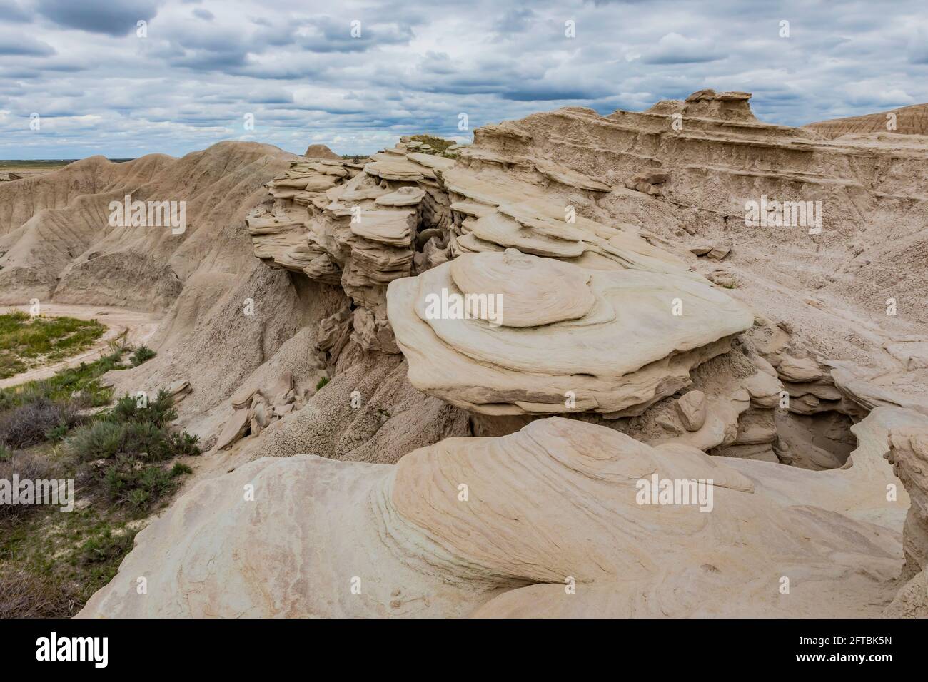 Sandsteinformationen auf Solfter Lehm im Toadstool Geologic Park, Oglala National Grassland, Nebraska, USA Stockfoto