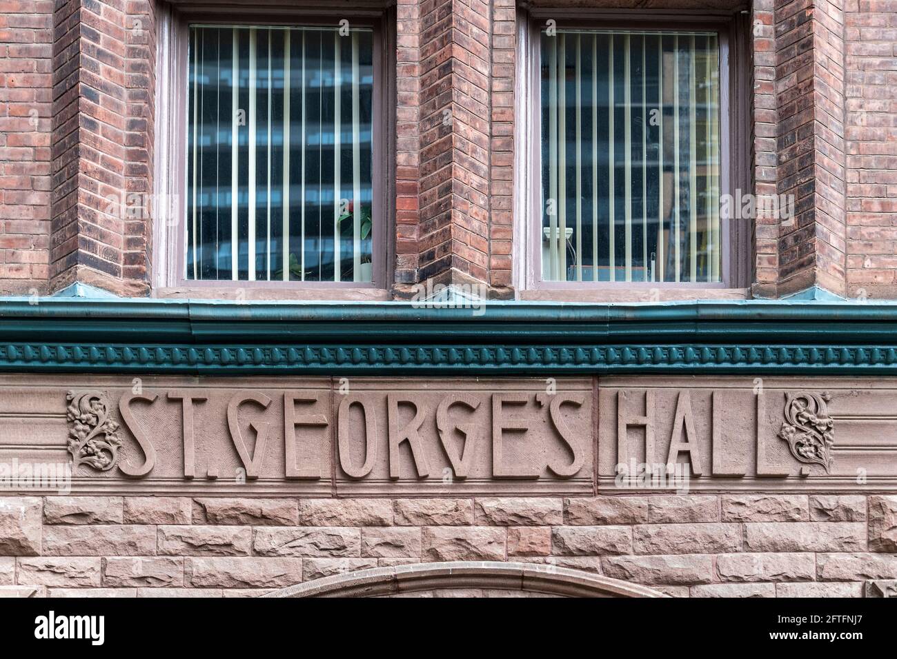 Architektur der St. George’s Hall im Kolonialstil, erbaut 1891 (heute The Arts and Letters Club). Die National Historic Site befindet sich in Elm Stre Stockfoto