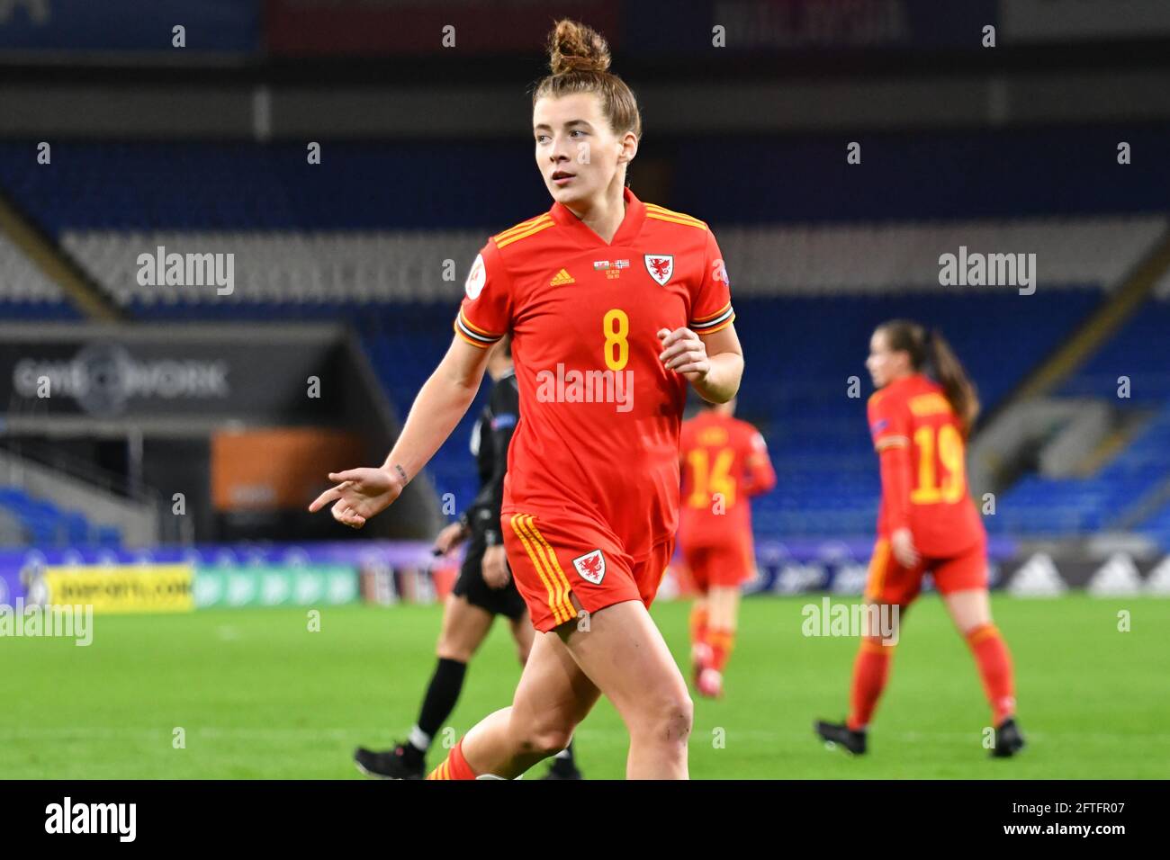 Cardiff, Wales. 27. Oktober 2020. Angharad James of Wales Women während des UEFA Women's European Championship 2020 Qualifying Group C-Spiels zwischen den Frauen aus Wales und Norwegen am 27. Oktober 2020 im Cardiff City Stadium in Cardiff, Wales, Großbritannien. Quelle: Duncan Thomas/Majestic Media. Stockfoto