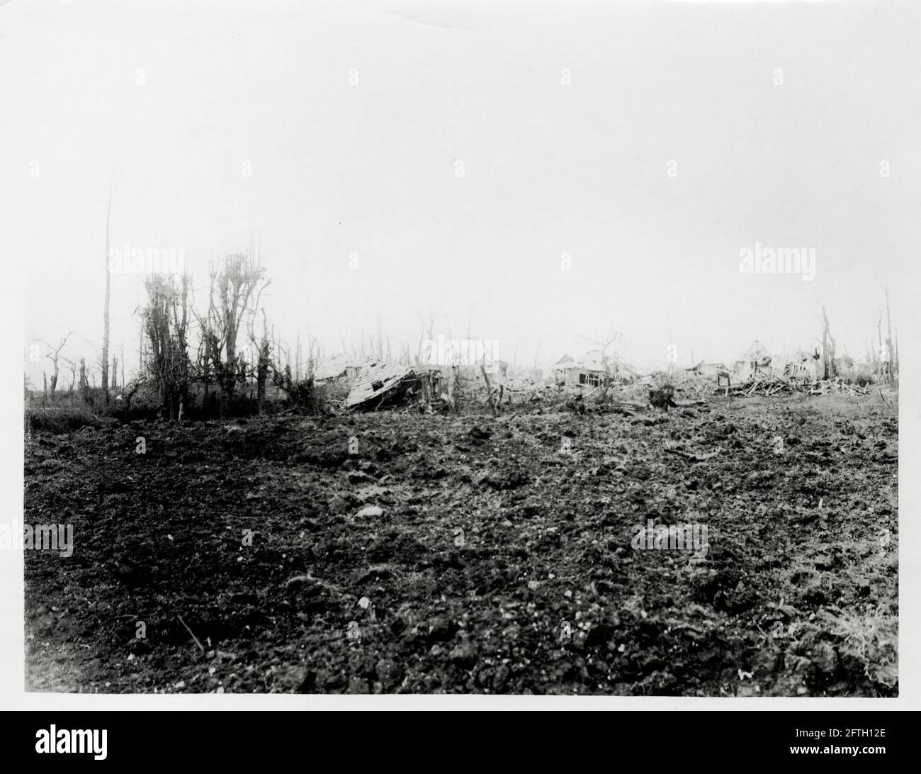 Erster Weltkrieg, 1. Weltkrieg, Westfront - BLICK auf das Dorf Flers nach der Gefangennahme, Normandie, Departement Orne, Frankreich Stockfoto