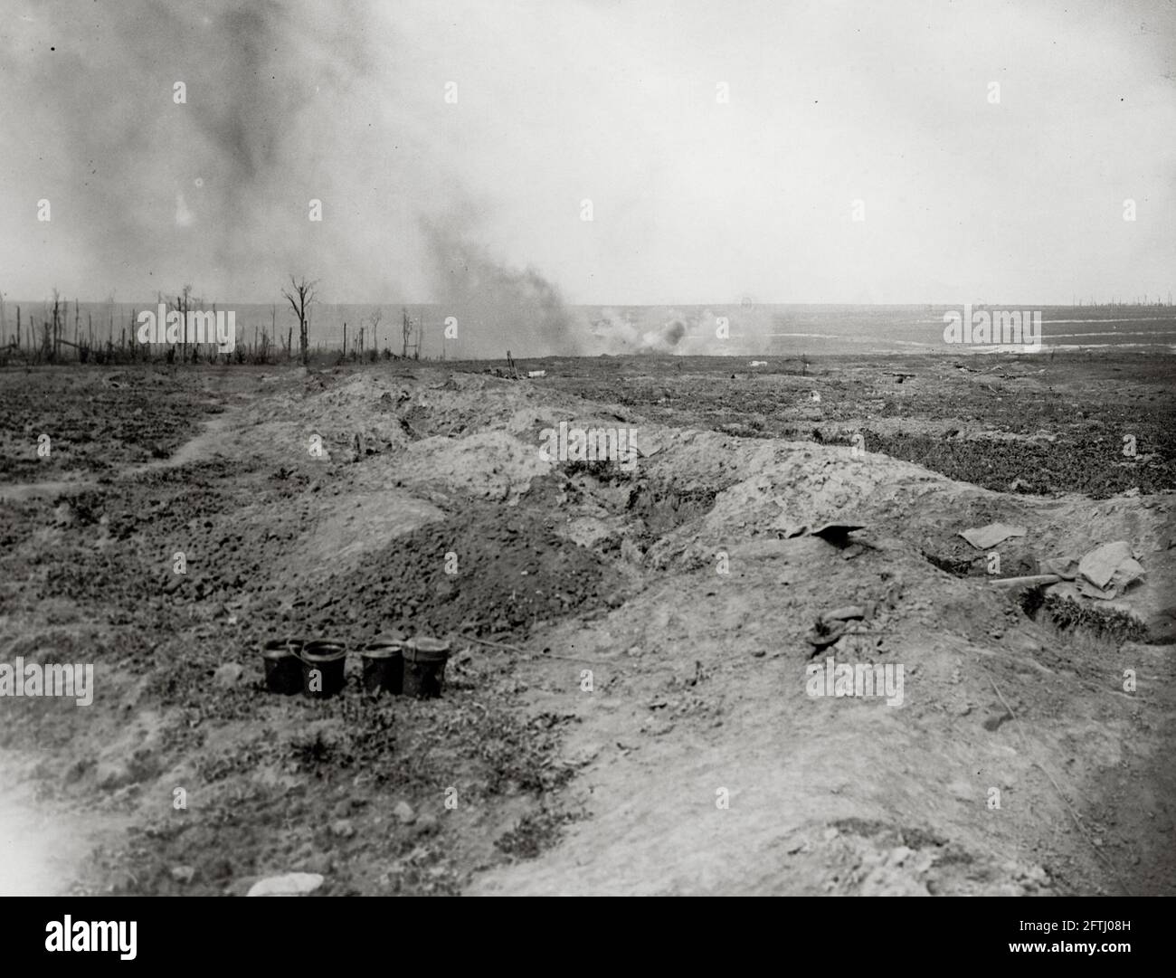Erster Weltkrieg, erster Weltkrieg, Westfront - Rauch aus dem Bombardement deutscher Schützengräben Stockfoto