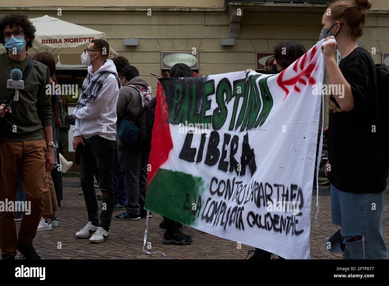 LECCO STADT - ITALIEN - 21 MAI 2021:viele Menschen in Square nahm an einer Kundgebung zur Unterstützung des palästinensischen Volkes Teil Stockfoto