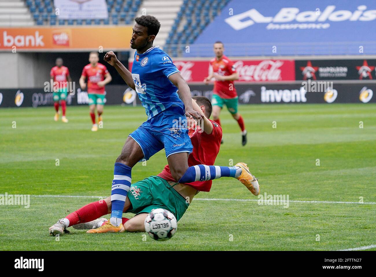 Gent Belgien Mai 13 Yonas Malede Von Kaa Gent Frederik Jakel Von Kv Oostende Wahrend Des Jupiler Pro League Spiels Zwischen Kaa Gent Und Kv Oostende A Stockfotografie Alamy