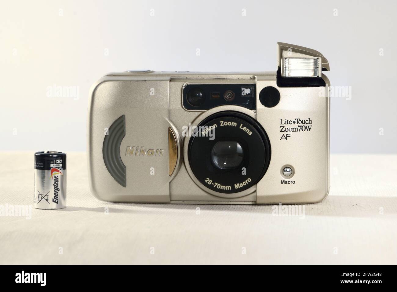 Nikon Kompaktkamera und Akku Stockfoto