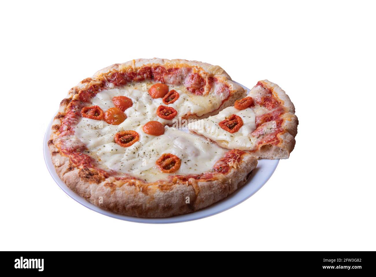 Stück Pizza und Pizza auf weißem Hintergrund isoliert. Pizza ausschneiden Stockfoto