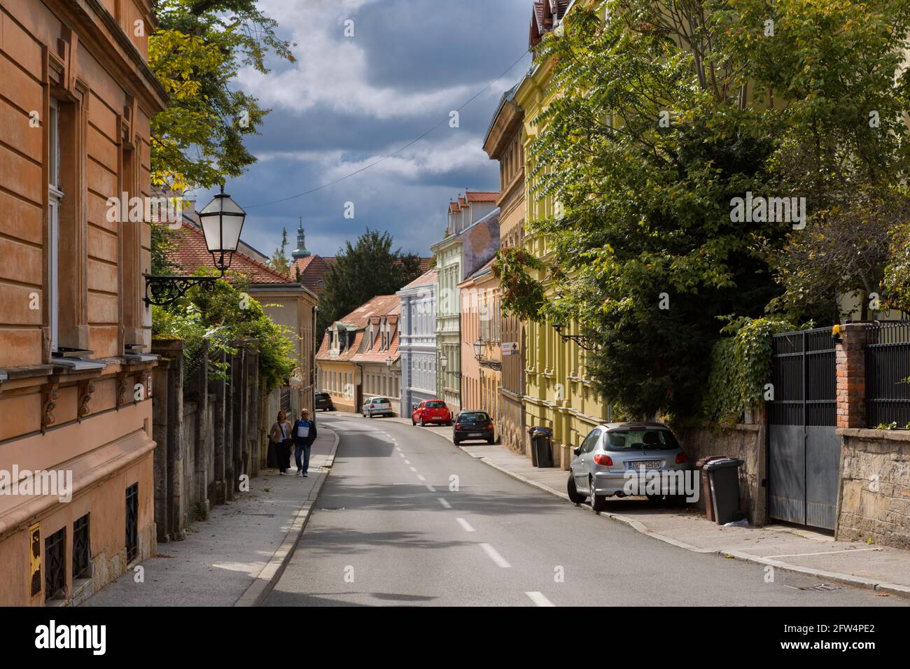 Bunte Jurjevska Straße im Herbst in der Altstadt Zagreb, Kroatien Stockfoto
