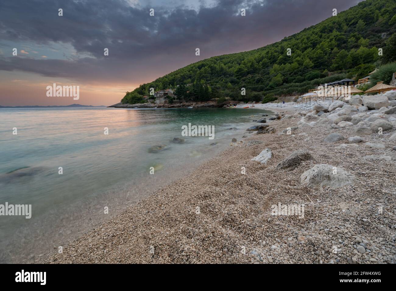 Berühmter Strand vor Ort Pupnatska Luka auf der Insel Korcula, Dalmatien, Kroatien Stockfoto
