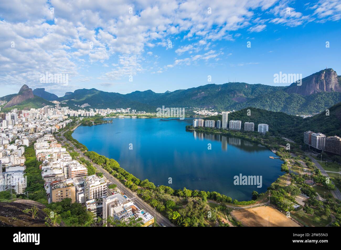 Panoramablick auf die Lagune von Rodrigo de Freitas (Lagoa Rodrigo de Freitas) vom Cantagalo Hill - Rio de Janeiro, Brasilien Stockfoto