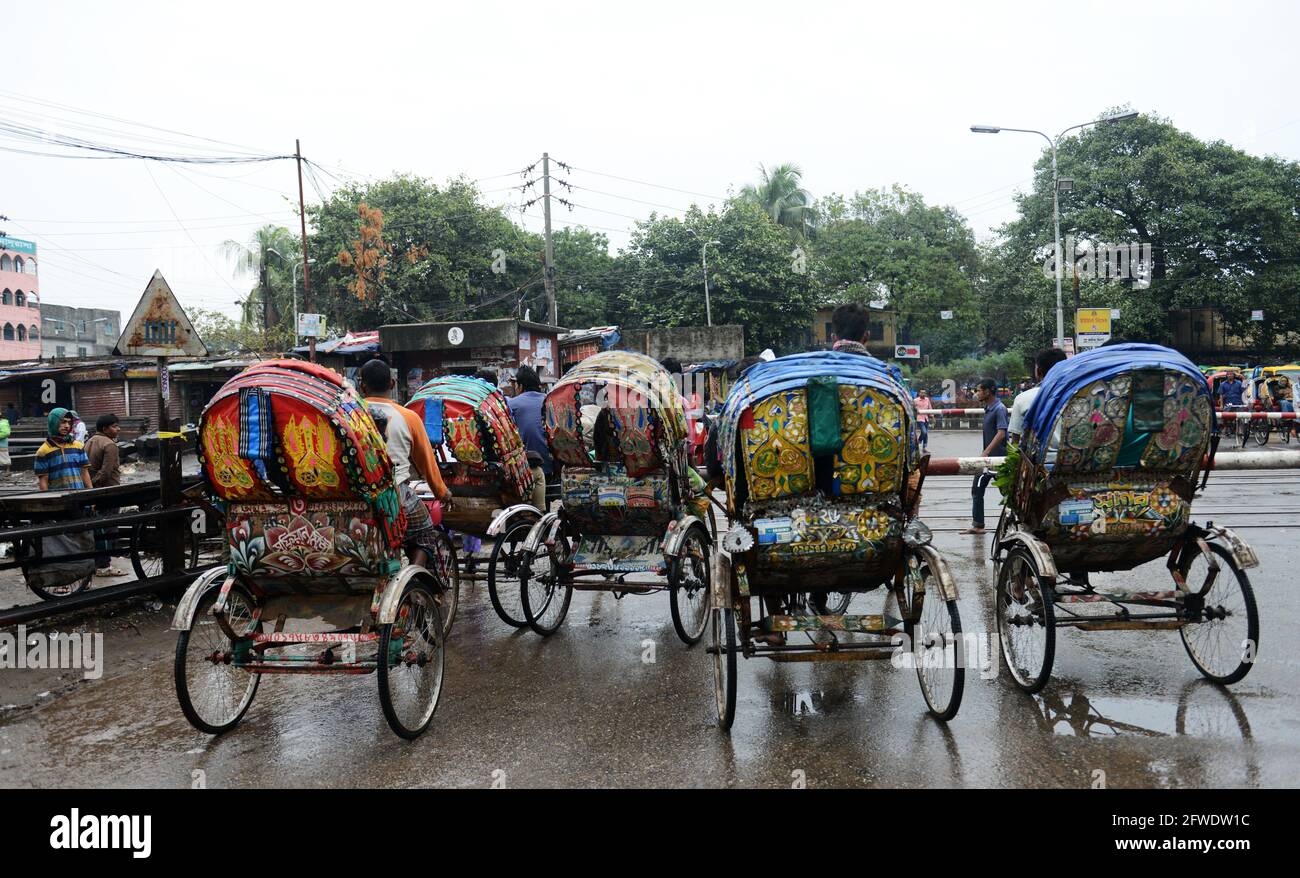 Bunte Zyklus Rikschas in Dhaka, Bangladesh. Stockfoto