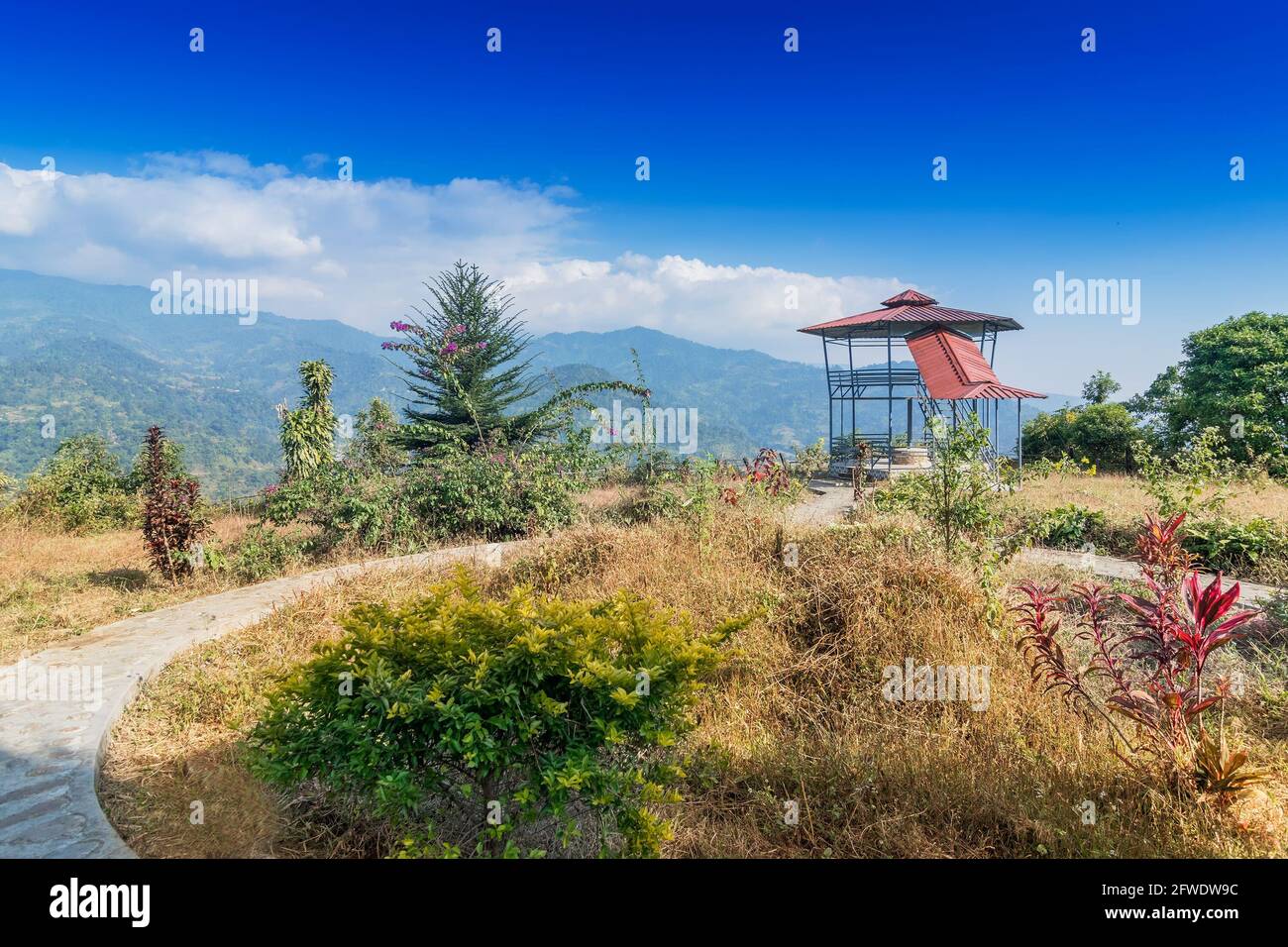 Dolgaon Aussichtspunkt - an Indien Bhutan Grenze, indische Seite, von hier aus kann man einen schönen Blick auf Bhutan Land, Asien haben. Stockfoto