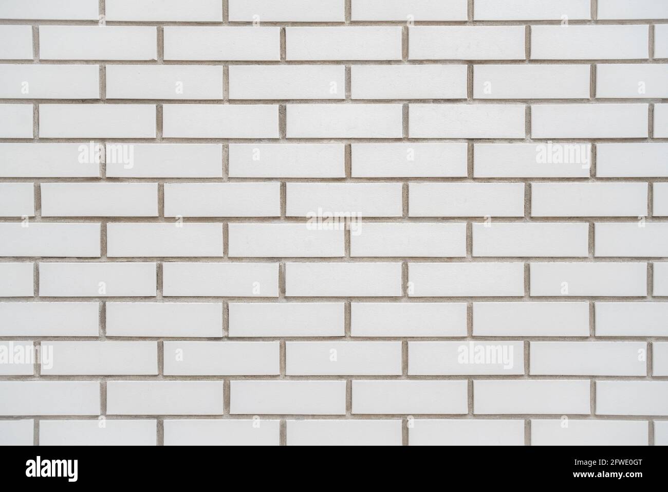 Weiße rustikale Ziegelwand - hochwertige Textur. Hintergrund für Ihre Projekte und kreative Arbeit. Stockfoto