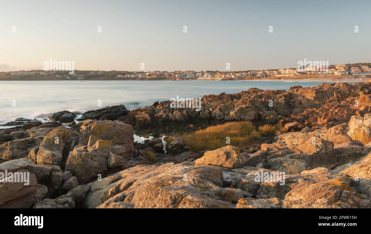 Blick auf die Bucht am Schwarzen Meer in der Stadt Sozopol. Stockfoto