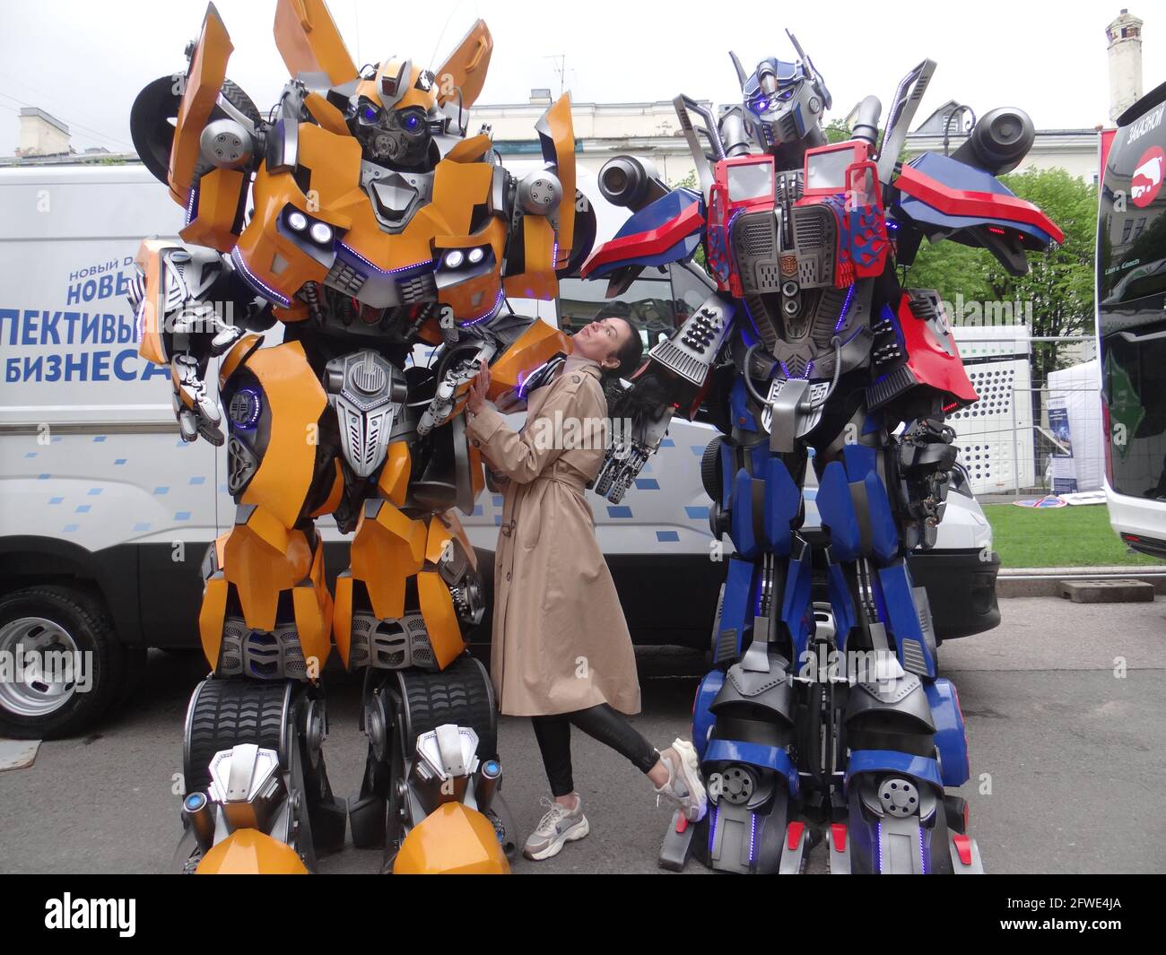 Der neue Stadtverkehr mit innovativen Technologien und Ökosystemen aus aller Welt wird vom Stadtgouverneur Alexander Beglov auf dem Manezhnaya-Platz in St. Petersburg, Russland, ausgestellt und gesehen Stockfoto
