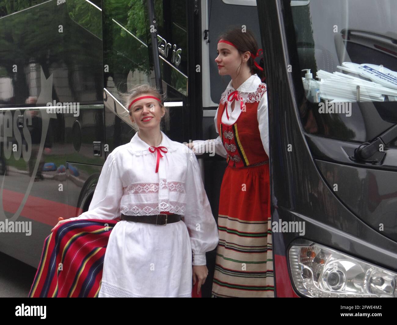 Der neue Stadtverkehr mit innovativen Technologien und Ökosystemen aus aller Welt wird vom Stadtgouverneur Alexander Beglov auf dem Manezhnaya-Platz in St. Petersburg, Russland, ausgestellt und gesehen Stockfoto
