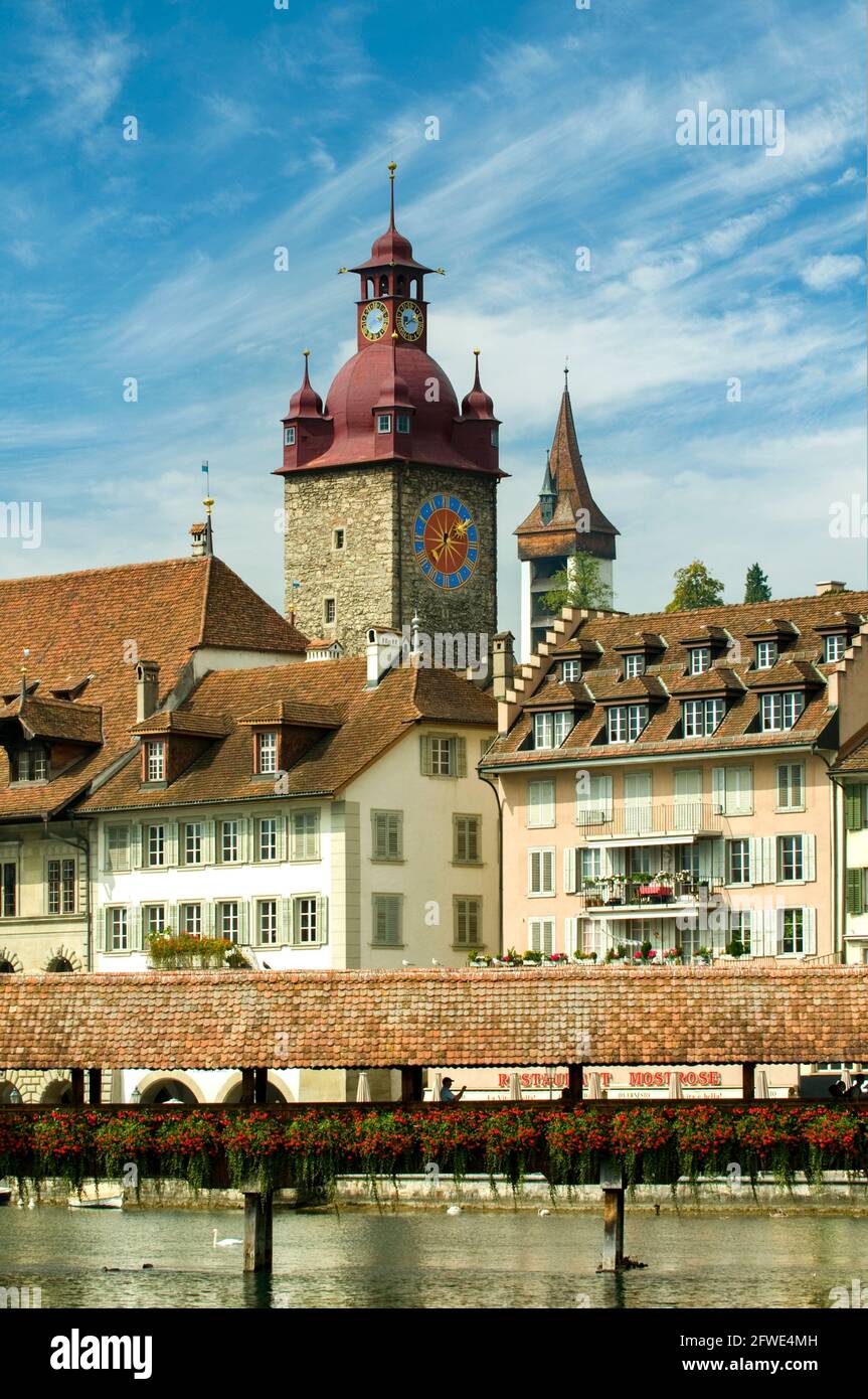 Rathaus und Kapellenbrücke, Luzern Stockfoto