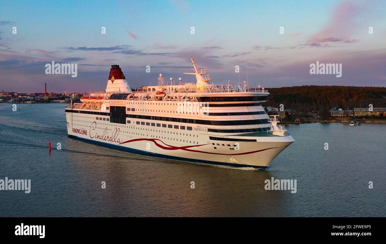 Die Fähre Viking Cinderella verlässt Turku zur Überfahrt über Nacht nach Stockholm, Schweden. Stockfoto