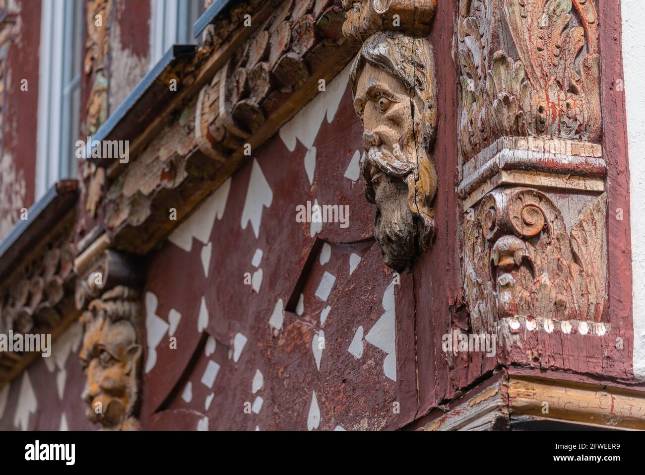 Detail eines Fachwerkhauses in der mittelalterlichen Altstadt von Boppard, Rheintal, UNESCO-Weltkulturerbe, Rheinland-Pfalz, Deutschland Stockfoto