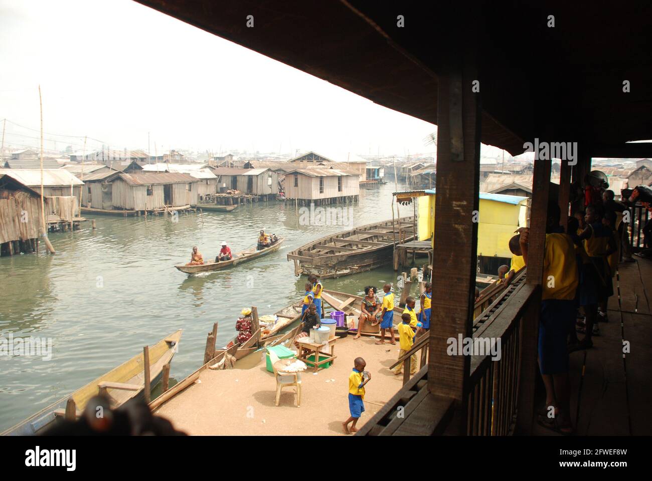 Makoko-Schulkinder spielen auf ihrem Gelände, Lagos, Nigeria. Stockfoto