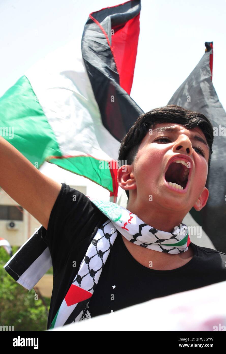 Damaskus, Syrien. Mai 2021. Am 21. Mai 2021 wird bei einem Protest gegen die israelischen Aktionen in Damaskus, Syrien, ein Mann gesehen. Quelle: Ammar Safarjalani/Xinhua/Alamy Live News Stockfoto