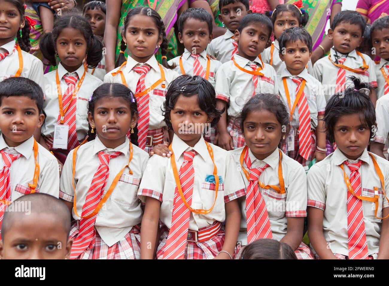 Eine Gruppe von Grundschulkindern in Tanjore, Tamil Nadu, Indien Stockfoto
