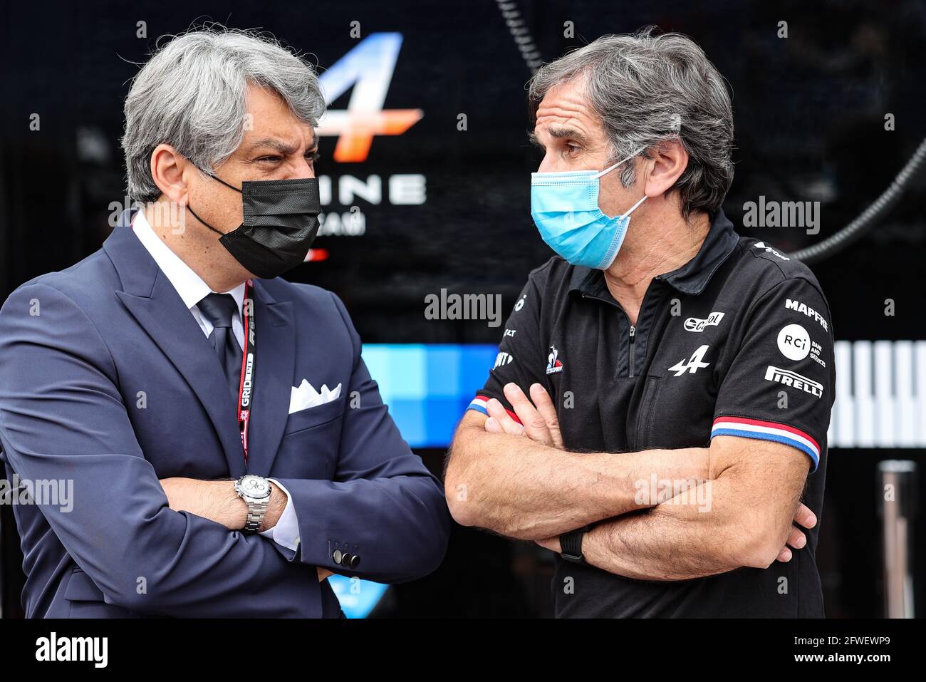 Monte Carlo, Monaco. Mai 2021. Monaco, Monte Carlo. Mai 2021. (L bis R): Luca de Meo (ITA) Groupe Renault Chief Executive Officer mit Davide Brivio (ITA) Alpine F1 Team Racing Director. 22.05.2021. Formel-1-Weltmeisterschaft, Rd 5, Großer Preis Von Monaco, Monte Carlo, Monaco, Qualifizierender Tag. Bildnachweis sollte lauten: XPB/Press Association Images. Kredit: XPB Images Ltd/Alamy Live News Kredit: XPB Images Ltd/Alamy Live News Stockfoto