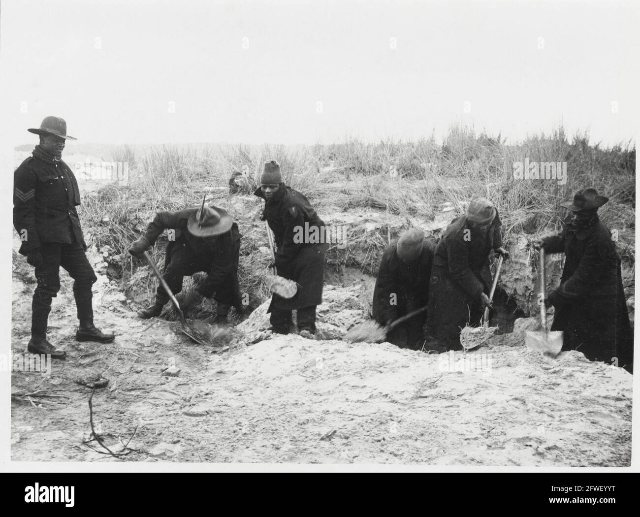 Erster Weltkrieg, 1. Weltkrieg, Westfront - Männer graben Sand, Frankreich Stockfoto