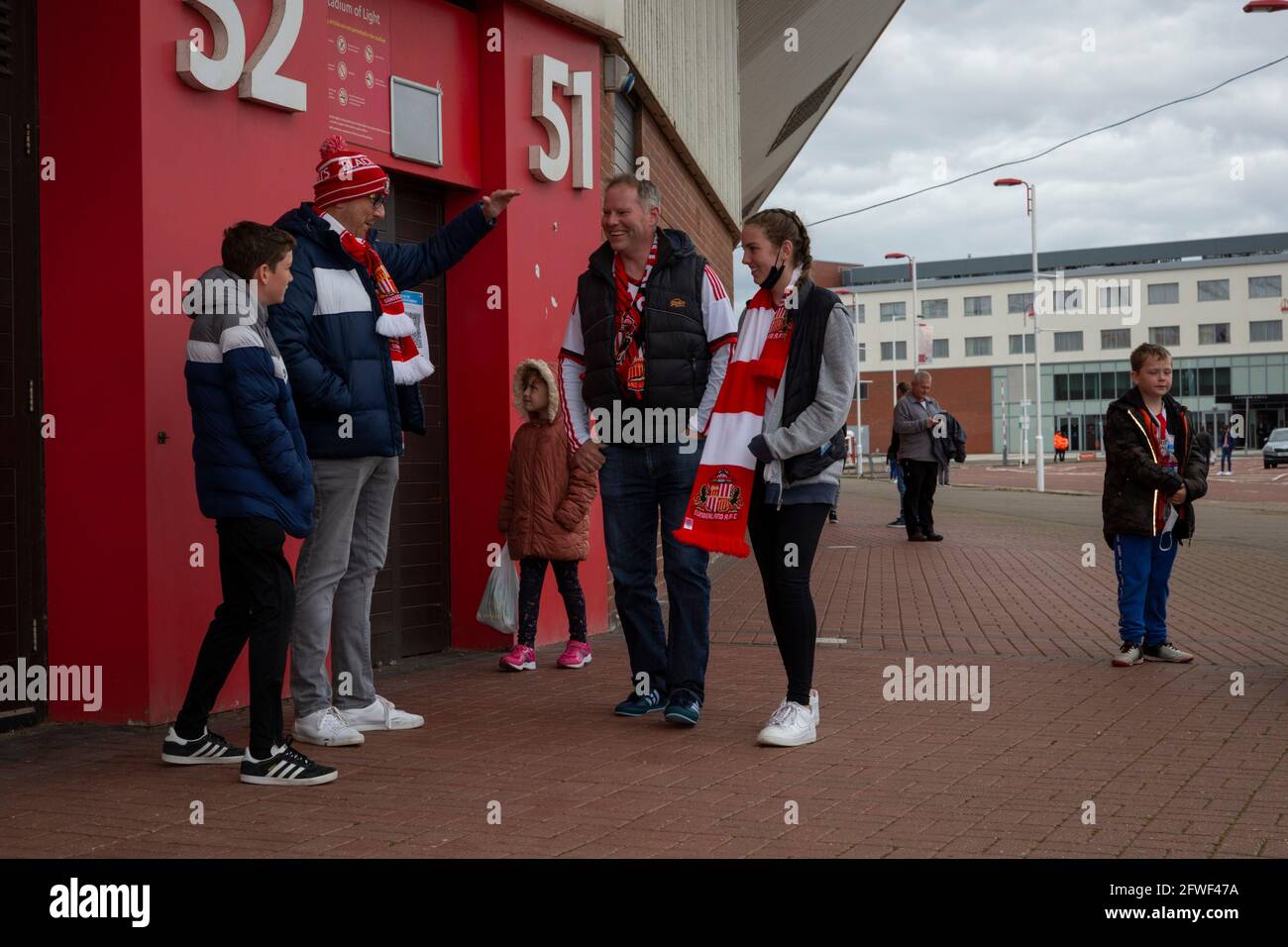 Sunderland, Tyne und Wear, Großbritannien. 22. Mai 2021; Stadium of Light, Sunderland, Tyne and Wear, England; English Football League, Playoff, Sunderland versus Lincoln City; Sunderland-Fans vor dem Stadium of Light, vor dem Spiel Credit: Action Plus Sports Images/Alamy Live News Credit: Action Plus Sports Images/Alamy Live News Stockfoto