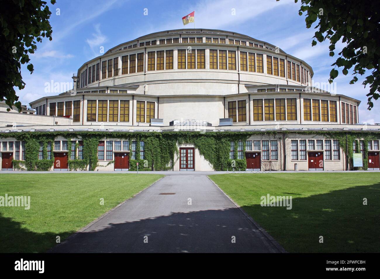 Außenansicht der Centennial Hall in Breslau, Polen, ein Meisterwerk der frühen Moderne, eine Multifunktionshalle aus Stahlbeton Stockfoto