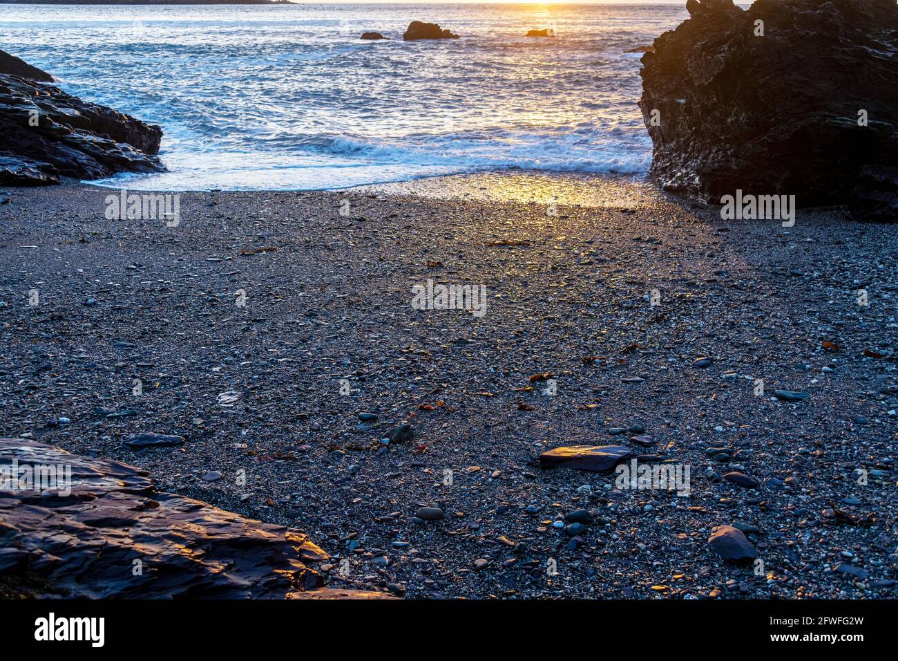 Sonnenuntergang über Greenaway Beach, Polzeath, Cornwall. Stockfoto