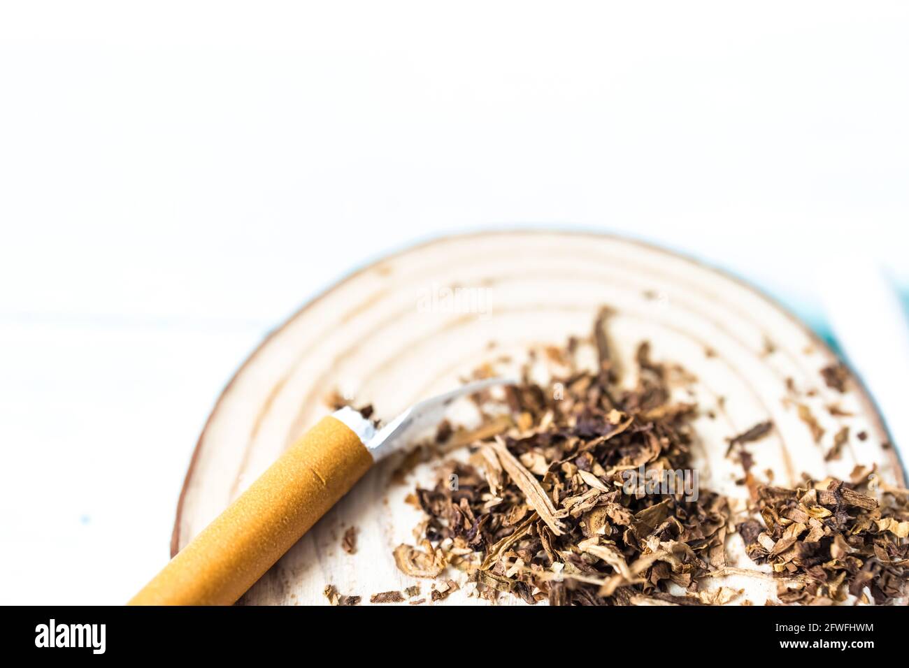 Drogen zerstören Familienkonzept. Beenden Sie das Rauchen für ein Leben auf Welt No Tobacco Tag Konzept. Welt kein Tabaktag. Stockfoto Drogen zerstören Familienkonzept. Beenden Sie das Rauchen für ein Leben auf Welt No Tobacco Tag Konzept. Welt kein Tabaktag. Stockfoto