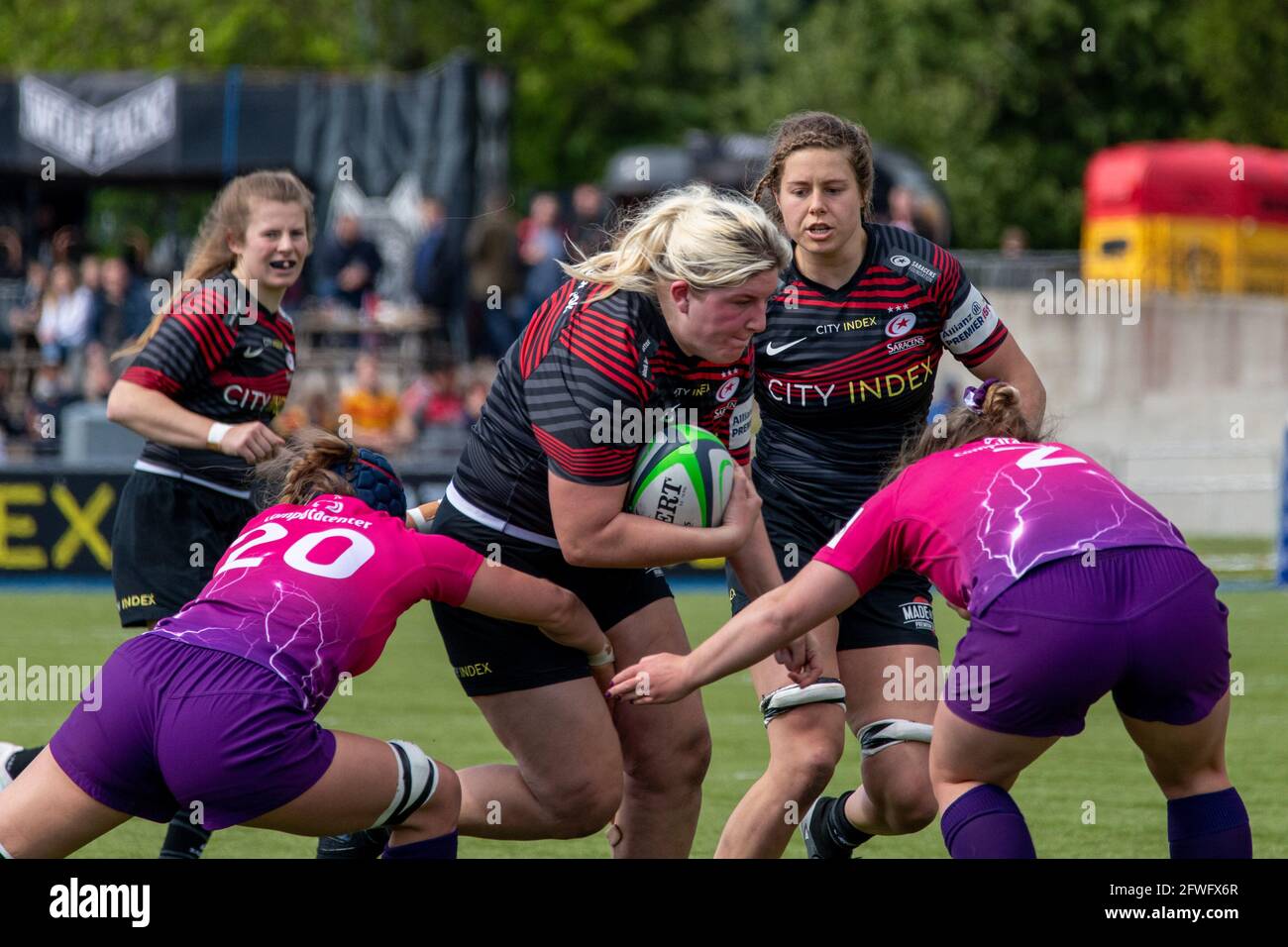 London, Großbritannien. Mai 2021. Bryony Cleall (3 Saracens Women) attackiert während des Allianz Premier 15-Spiels zwischen Saracens Women und Loughborough Lightning im StoneX Stadium in London, England. Kredit: SPP Sport Pressefoto. /Alamy Live News Stockfoto