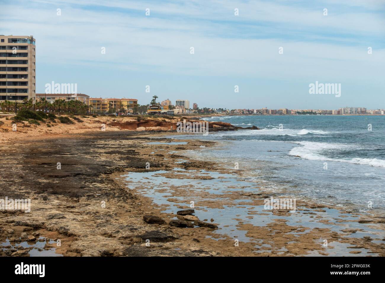 Küstenansicht von „Punta Prima“ in Spanien Stockfoto