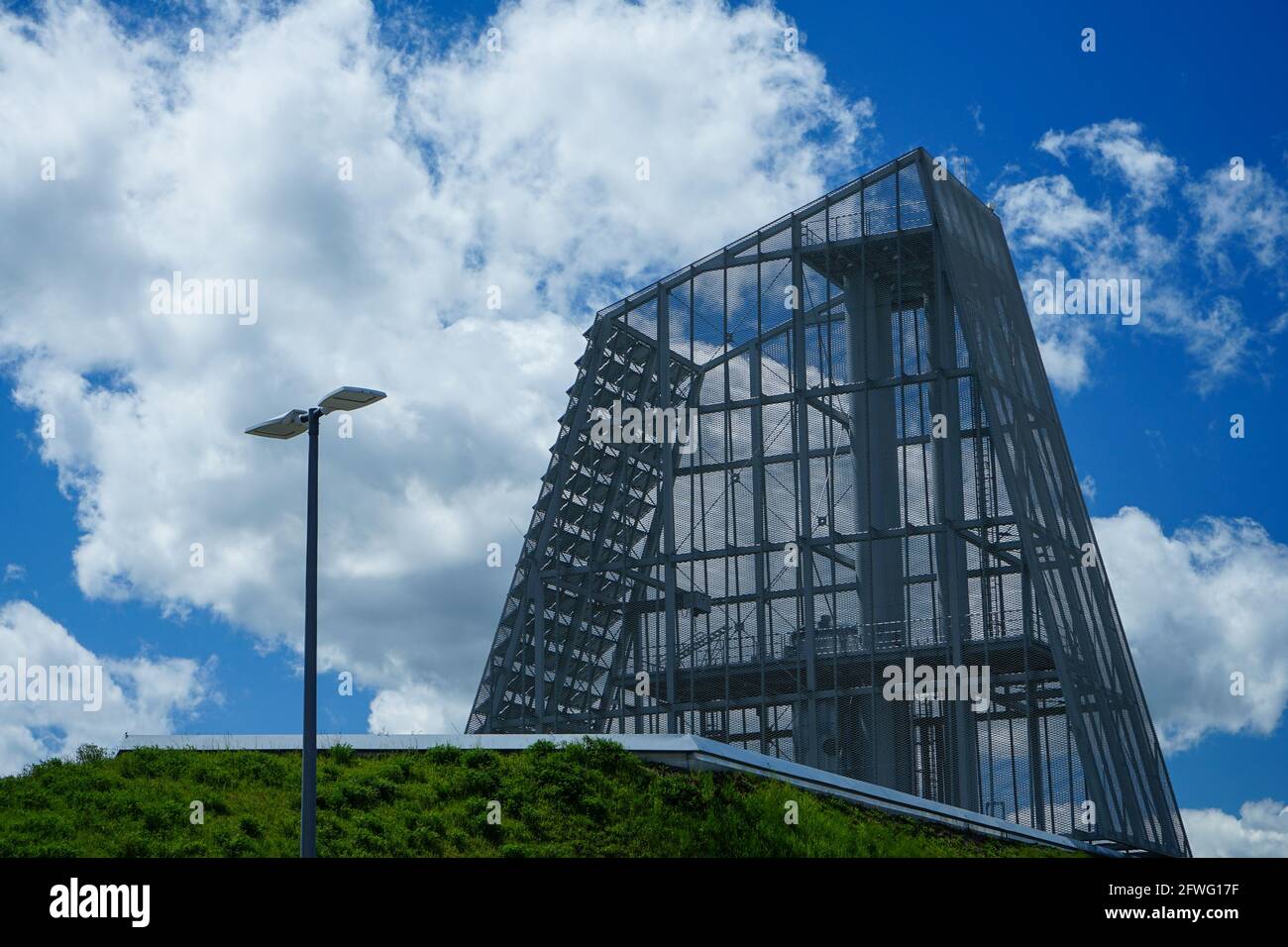 Blick auf das Blockheizkraftwerk Freiham, das sich in einem Neubaugebiet im Westen Münchens befindet. Es nutzt geothermische Energie. Stockfoto