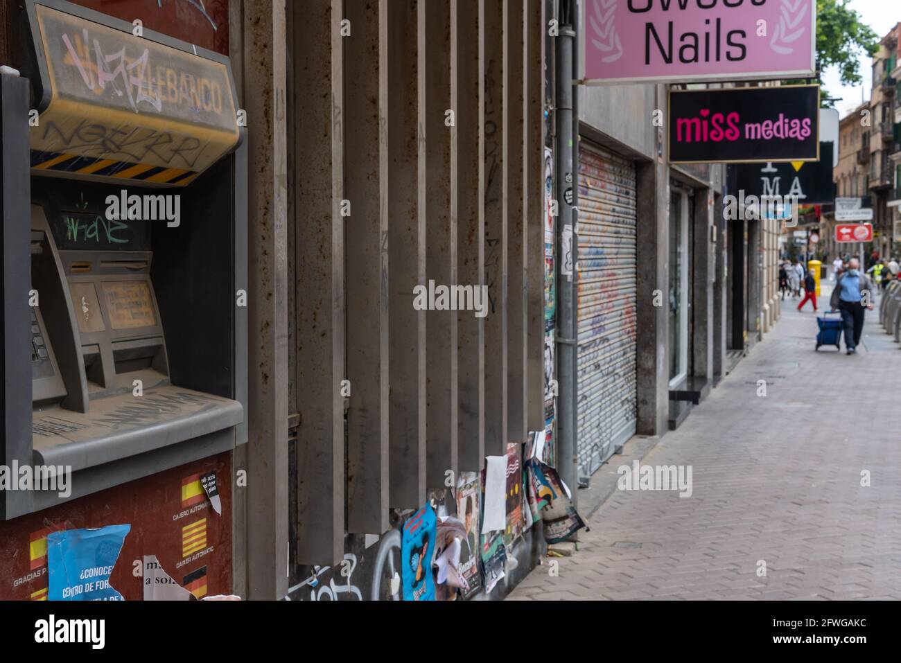 Palma de Mallorca, Spanien; Mai 19 2021: Geldautomat einer geschlossenen und verlassenen Bank. Balearen Credit Bank Stockfoto
