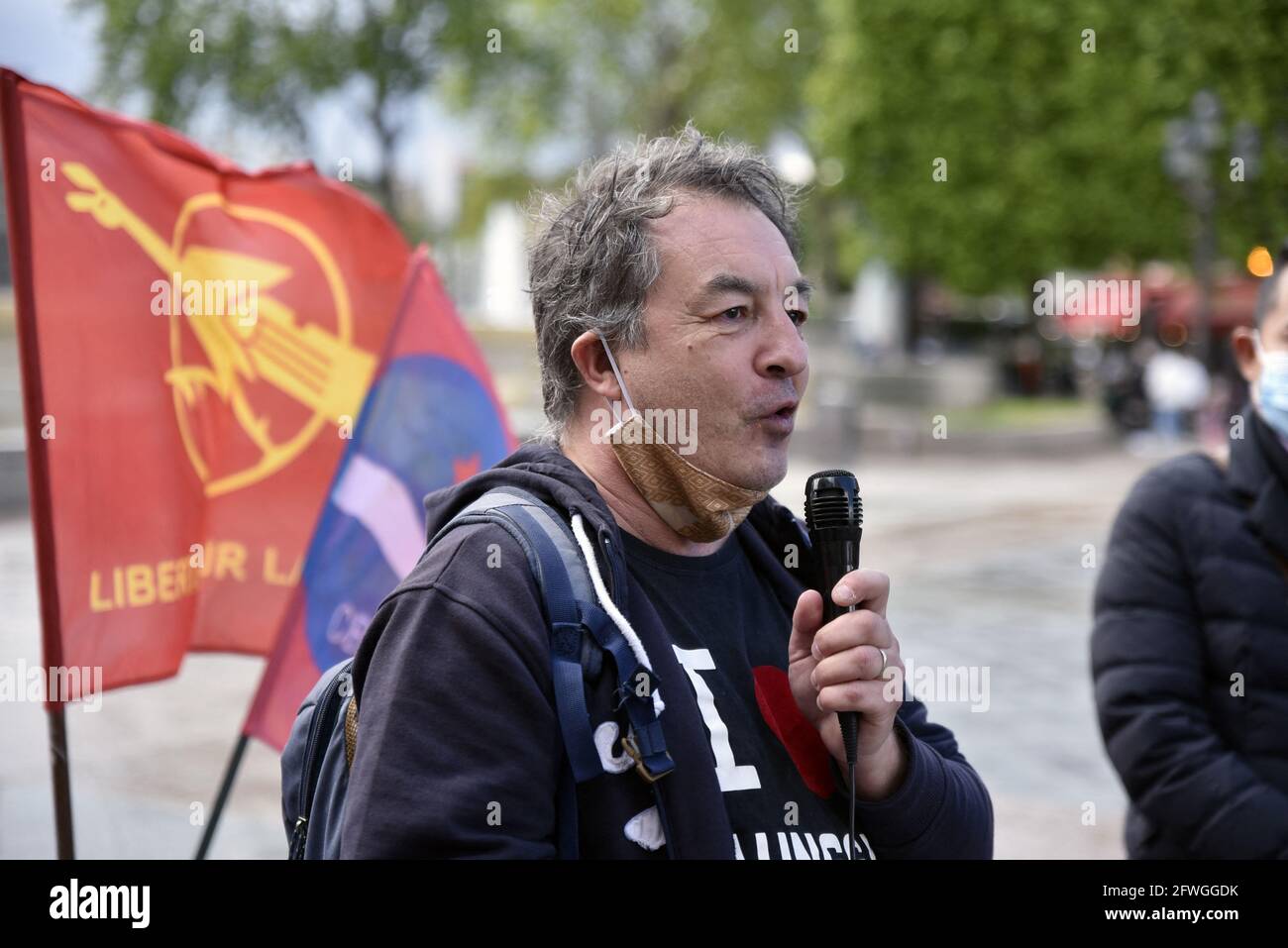 Der Mitbegründer der NGO Green Lotus, Jean-Marc Brulé, während der Kundgebung für eine Demokratie in Myanmar und gegen den Militärputsch am 22. Mai 2021 im Hôtel de Ville in Paris, Frankreich. Foto von Patrice Pierrot/Avenir Pictures/ABACAPRESS.COM Stockfoto