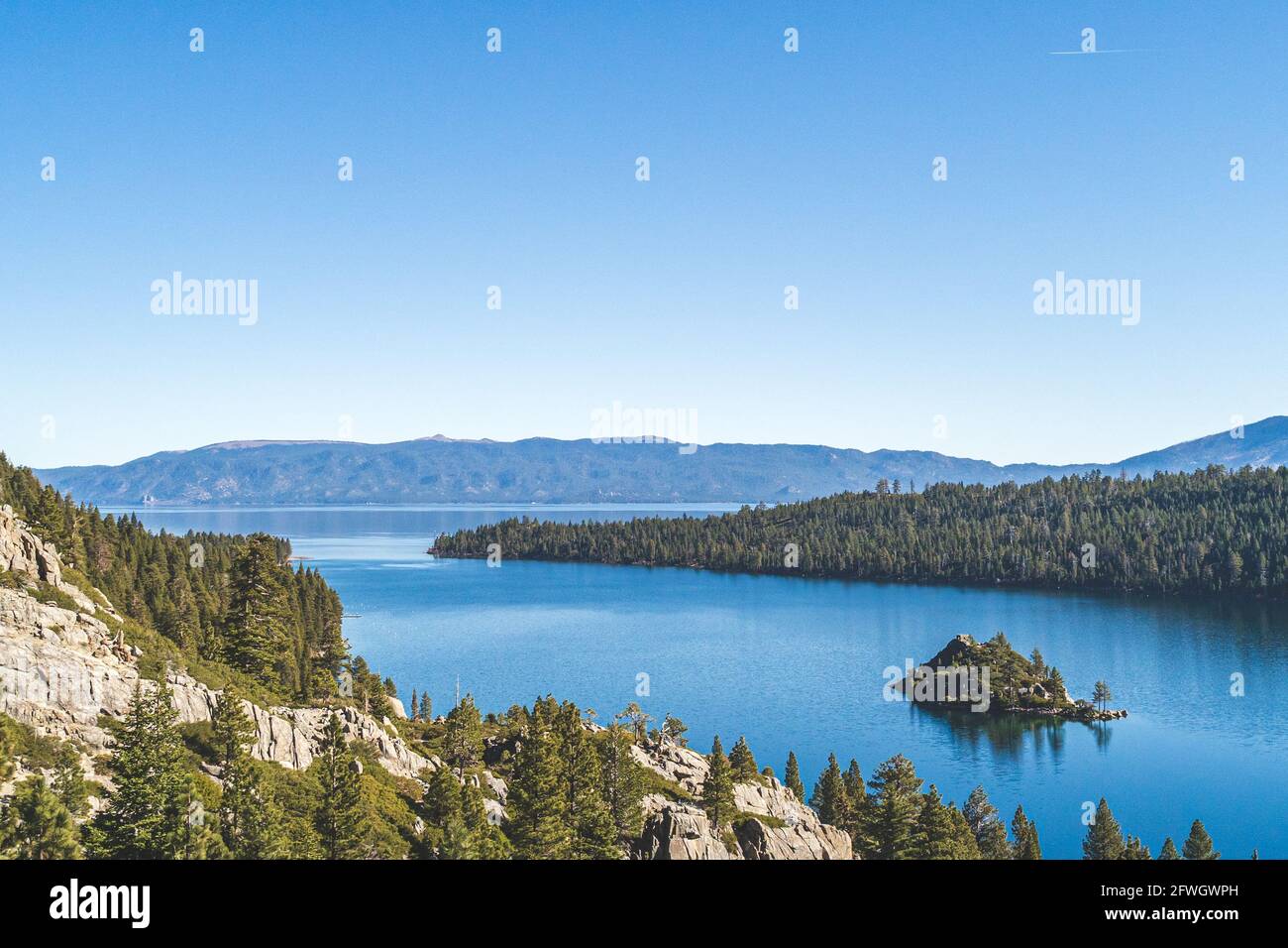 Epische Aussicht auf Emerald Bay, Lake Tahoe, Kalifornien an klaren, sonnigen Tagen Stockfoto