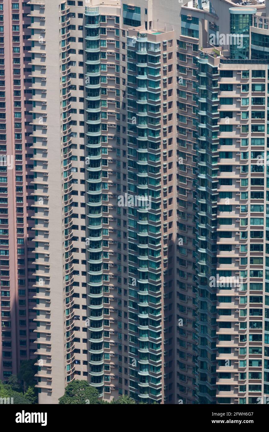 Dicht gepackte Hochhauswohnungen in Hongkong, VR China Stockfoto