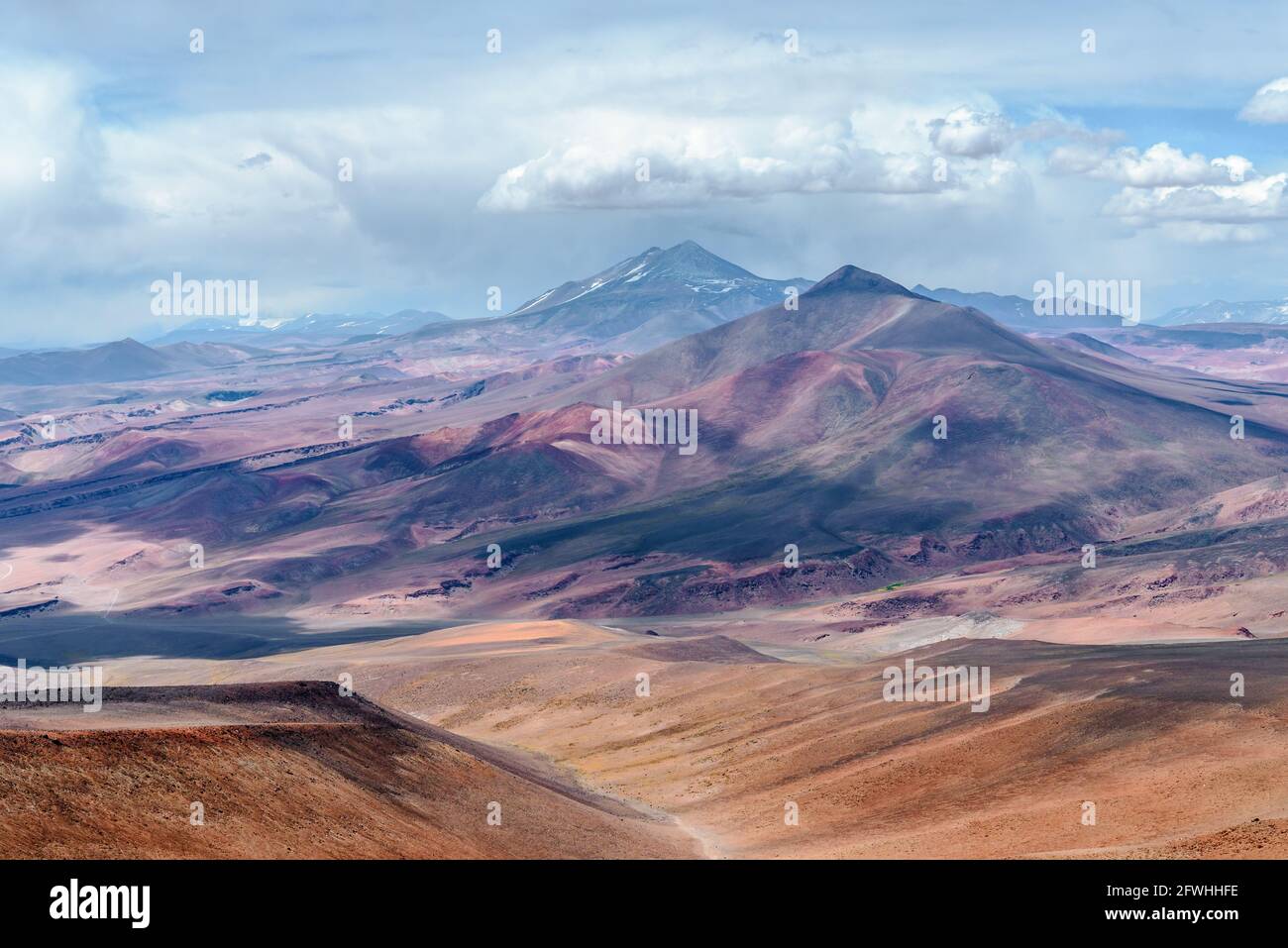 Aride marssandschaft der hochgelegenen Atacama-Wüste an der Grenze zu Chile und Argentinien Stockfoto