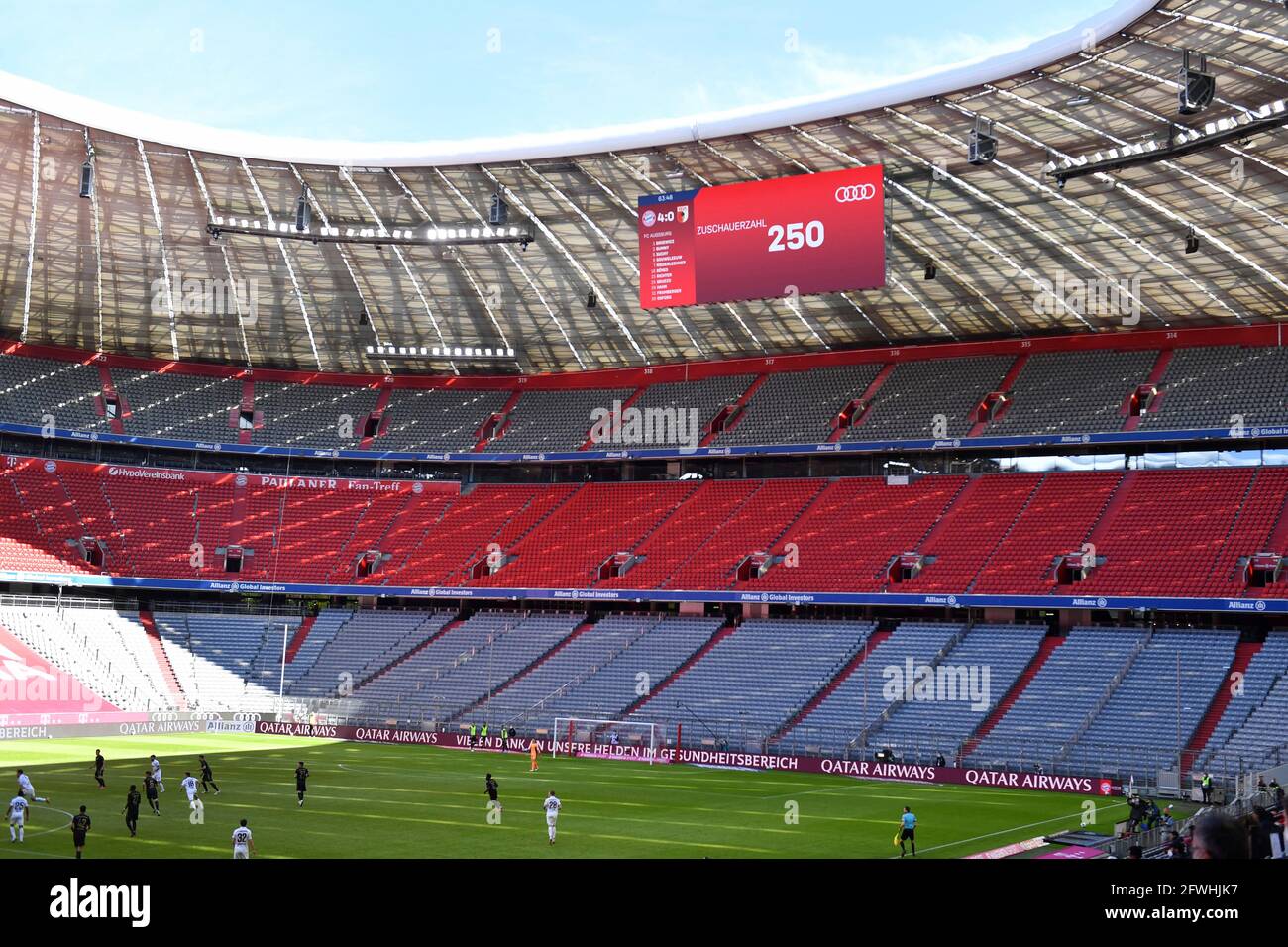 München ALLIANZ ARENA. Mai 2021. 250 Zuschauer an der Videowand, Fußball 1.  Bundesliga-Saison 2020/2021,