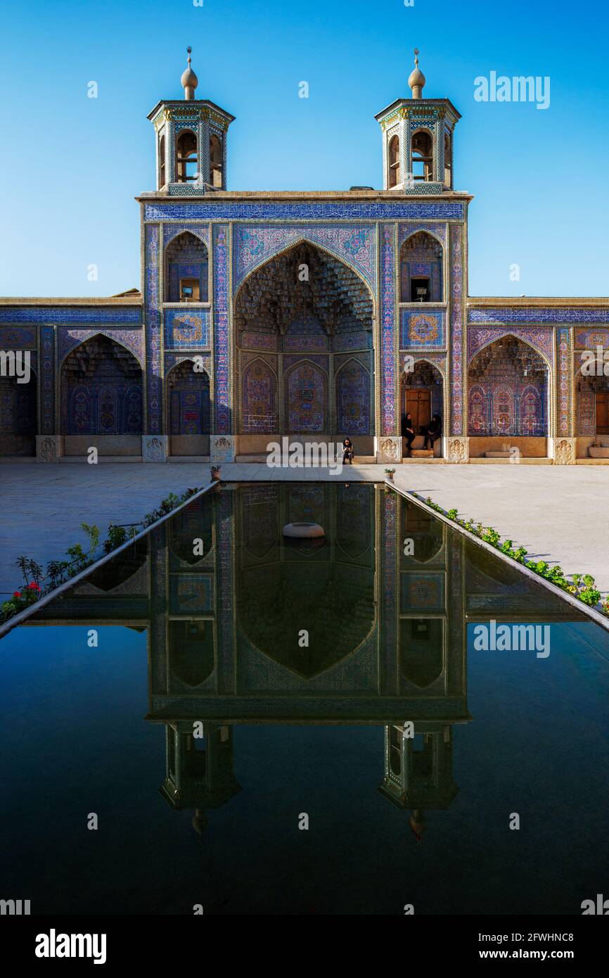 Die Nasir al-Mulk Moschee, (Nasir ol-molk Moschee) auch als Rosa Moschee bekannt ist ein traditionelles Moschee in Shiraz, Iran. Stockfoto