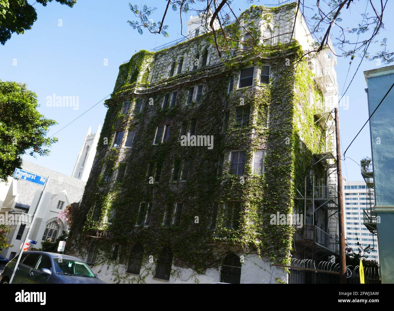 Los Angeles, Kalifornien, USA 22. Mai 2021 EINE allgemeine Sicht auf die Atmosphäre der Villa Bonita, die von Cecil B. DeMille für Darsteller und Crew seiner Filme gebaut wurde, und der ehemaligen Residenz von Errol Flynn und Francis Ford Copolla in der 1817 Hillcrest Road am 22. Mai 2021 in Los Angeles, Kalifornien, USA. Foto von Barry King/Alamy Stockfoto Stockfoto