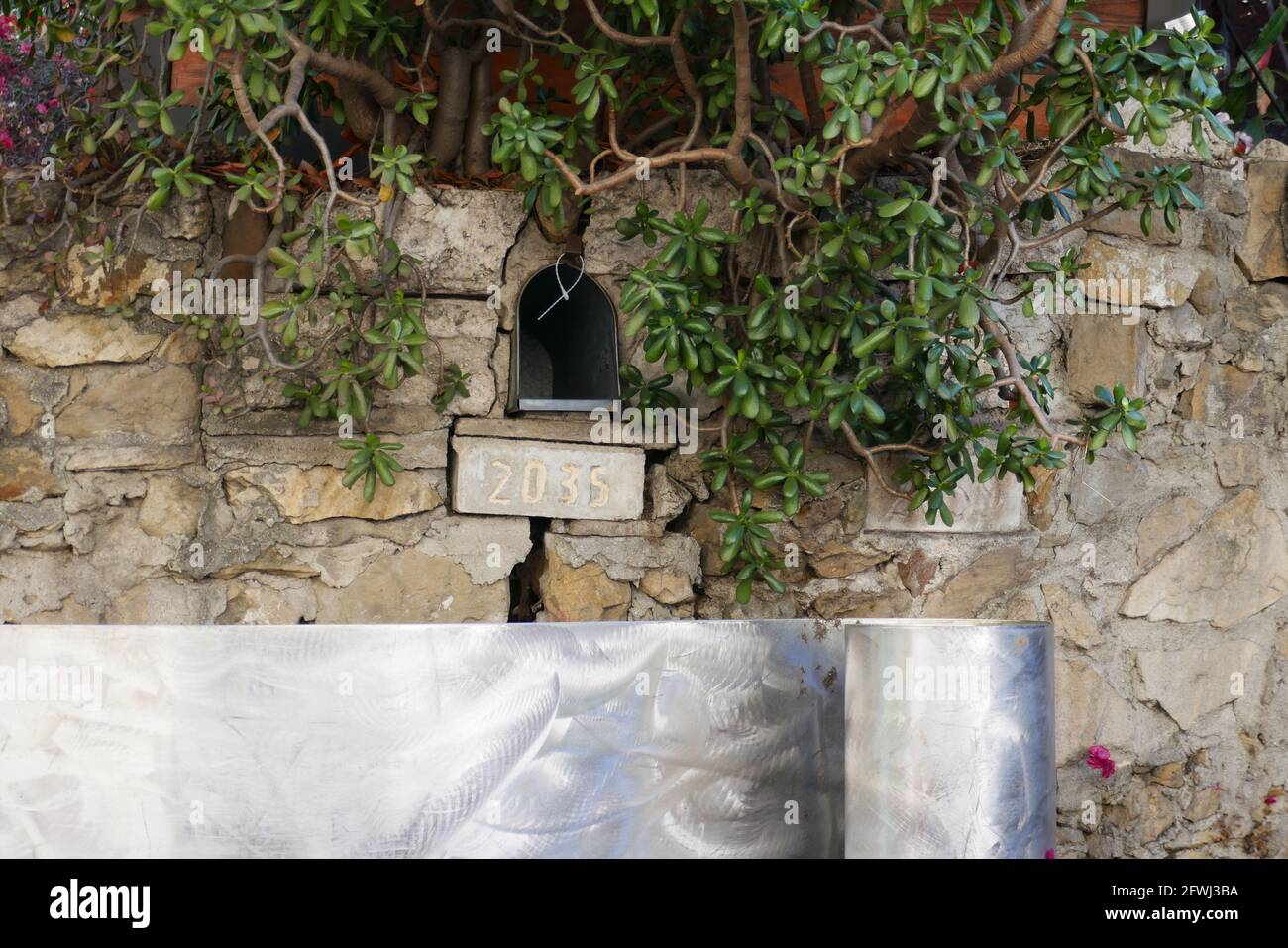 Los Angeles, Kalifornien, USA 22. Mai 2021 EIN allgemeiner Blick auf die Atmosphäre des Hauses/Hauses des Art Directors Wilfred Buckland, in dem er seinen Sohn ermordet und 1946 hier in der Pinehurst Road am 22. Mai 2021 in Los Angeles, Kalifornien, USA, Selbstmord beging. Er arbeitete mit Cecil B. DeMille und Jesse Lasky zusammen. Foto von Barry King/Alamy Stockfoto Stockfoto