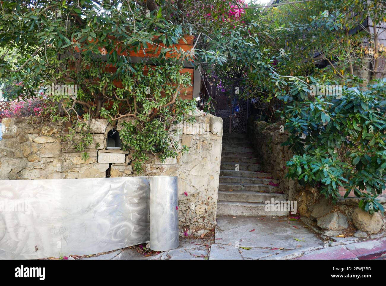 Los Angeles, Kalifornien, USA 22. Mai 2021 EIN allgemeiner Blick auf die Atmosphäre des Hauses/Hauses des Art Directors Wilfred Buckland, in dem er seinen Sohn ermordet und 1946 hier in der Pinehurst Road am 22. Mai 2021 in Los Angeles, Kalifornien, USA, Selbstmord beging. Er arbeitete mit Cecil B. DeMille und Jesse Lasky zusammen. Foto von Barry King/Alamy Stockfoto Stockfoto