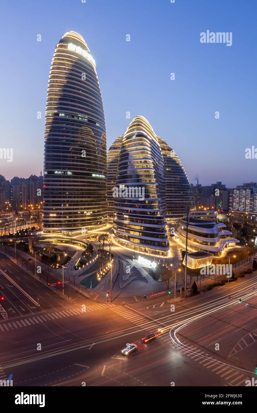 Peking, China - 22. Februar 2015: Wangjing soho Wahrzeichen Blick am Abend Stockfoto