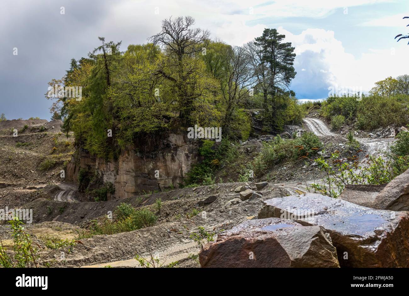 Bixhead Quarry, Forest of Dean. Modern in use Steinbruch Betrieb - Pennant Stein Bixslade Geologie Spaziergang. Stockfoto