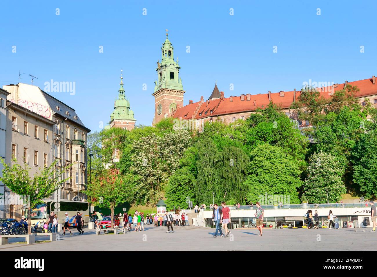 Die Kaste von Wawel - ein befestigter architektonischer Komplex, der über viele Jahrhunderte auf einem Kalksteinausbiss am Ufer der Weichsel errichtet wurde. Stockfoto