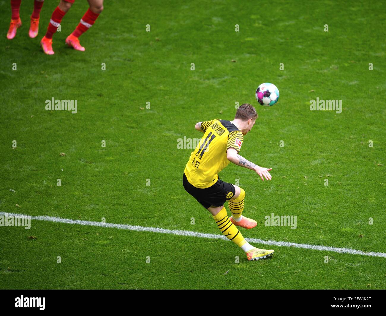 Marco REUS (DO) schießt das Tor auf 2: 0, Freistoß, Action, Fußball 1. Bundesliga, 34. Spieltag, Borussia Dortmund (DO) - Bayer 04 Leverkusen (LEV) 3: 1, am 22. Mai 2021 in Dortmund. Foto: Edith Geuppert/GES/Pool via Fotoagentur Sven Simon # die DFL-Vorschriften verbieten die Verwendung von Fotografien als Bildsequenzen und/oder quasi-Video # nur redaktionelle Verwendung # Nationale und Internationale Nachrichtenagenturen OUT ¬ Stockfoto