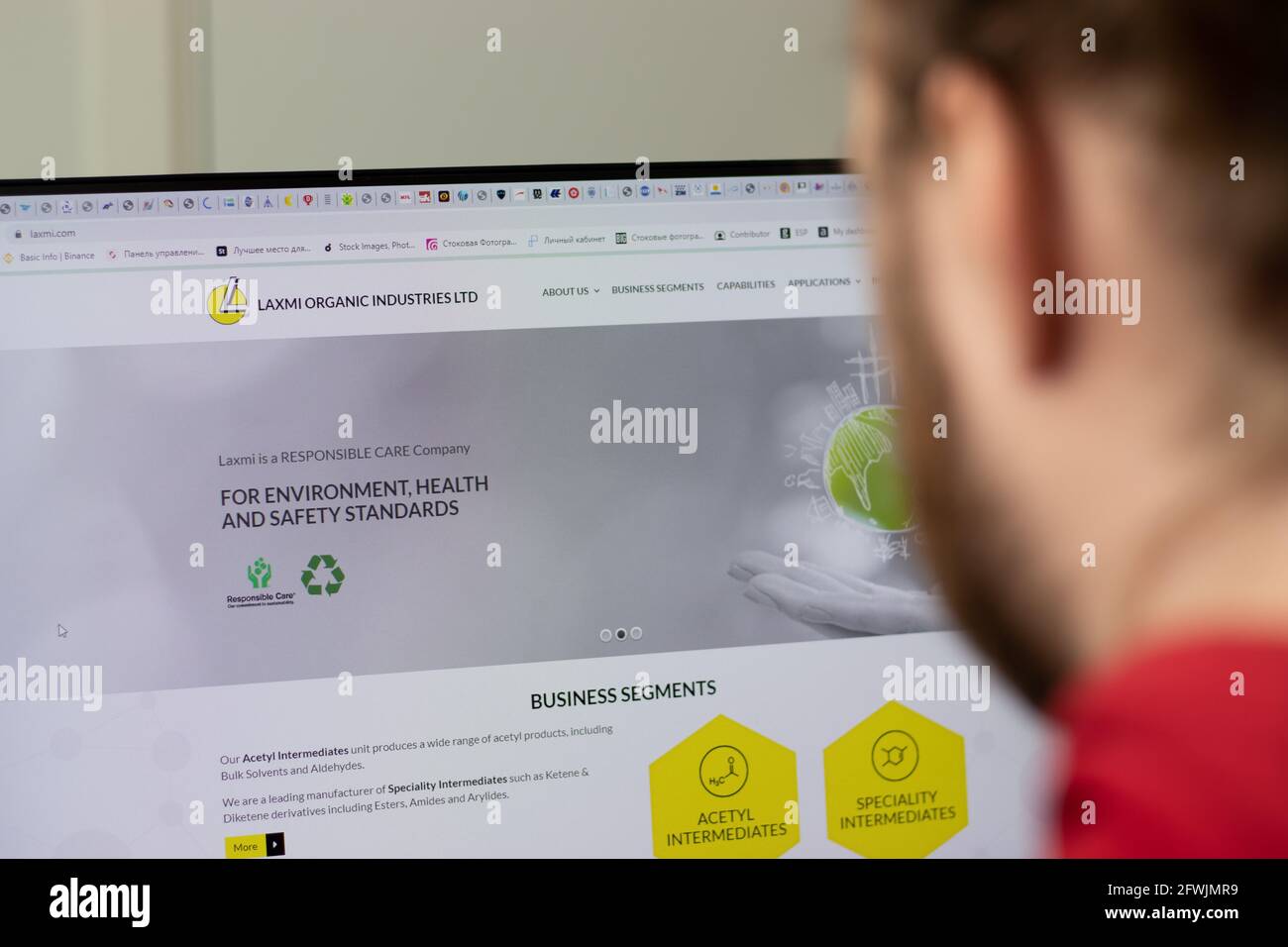 New York, USA - 1. Mai 2021: Laxmi Organic Industries Unternehmenswebsite mit Logo auf dem Bildschirm, illustratives Editorial Stockfoto